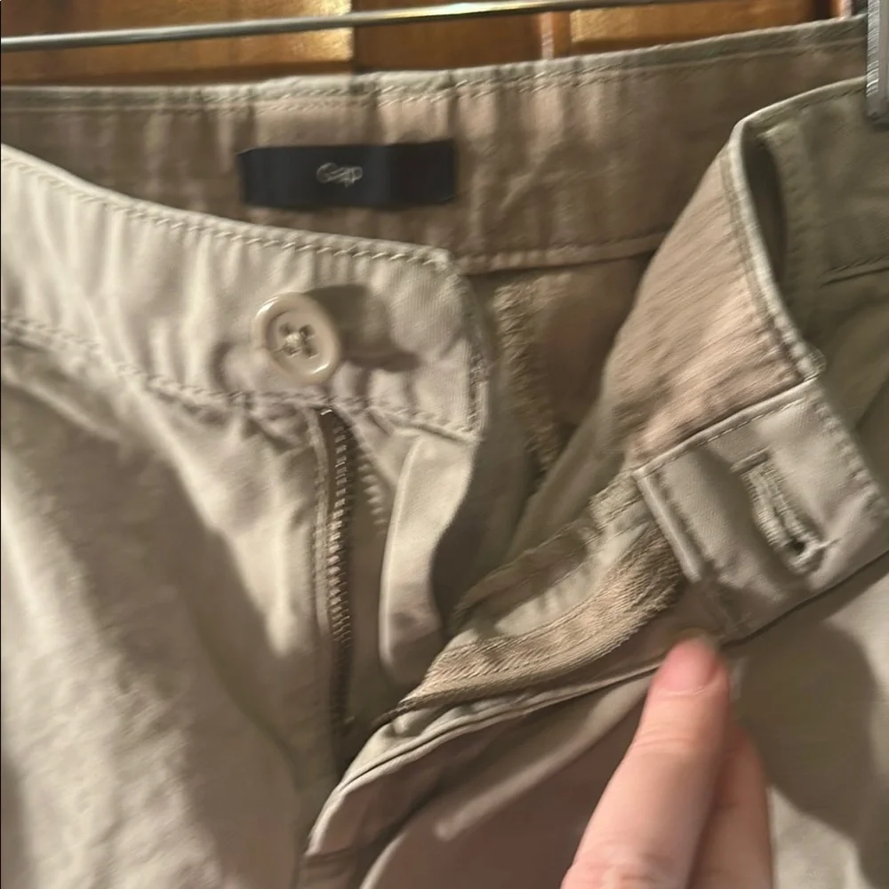 NWOT Gap Women’s Tan Shorts - Picture 4 of 5